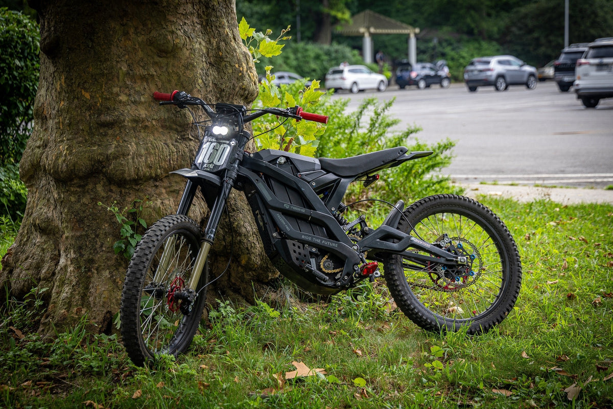 Surron Light Bee with black rims and red hubs, photo 1 of 2