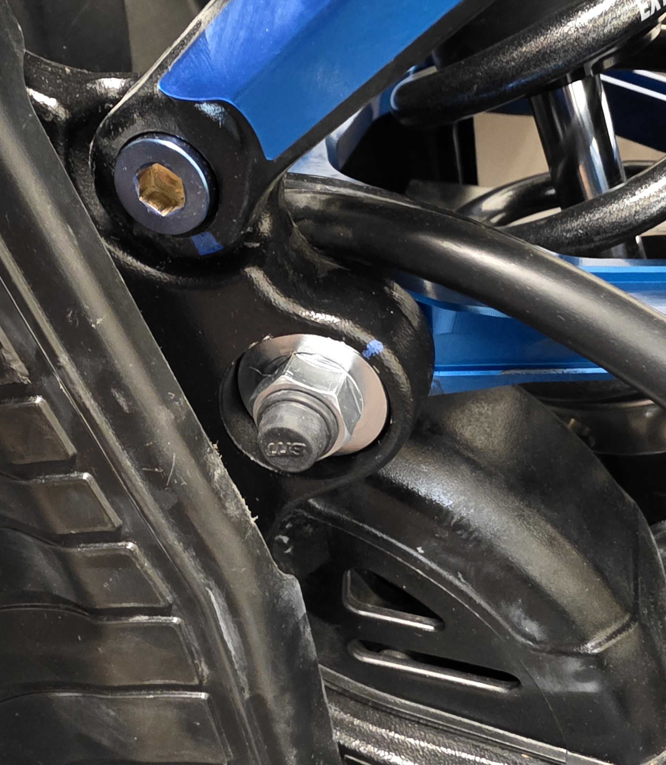 Ultra Bee Triangle Pivot Bolt Kit – Warp9Racing
