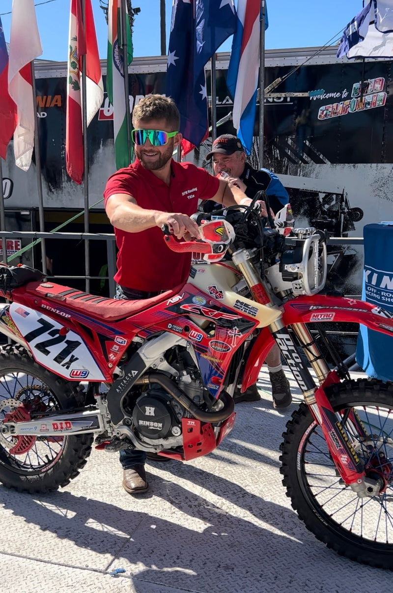 2022 Honda CRF450X, Black rims · Red hubs