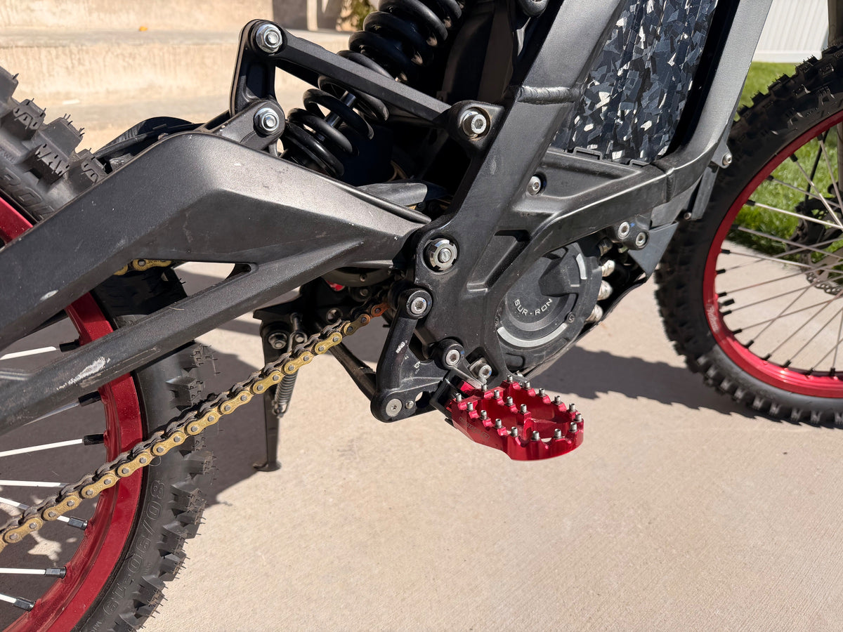2022 Surron Light Bee with red rims and black hubs, photo 2 of 5