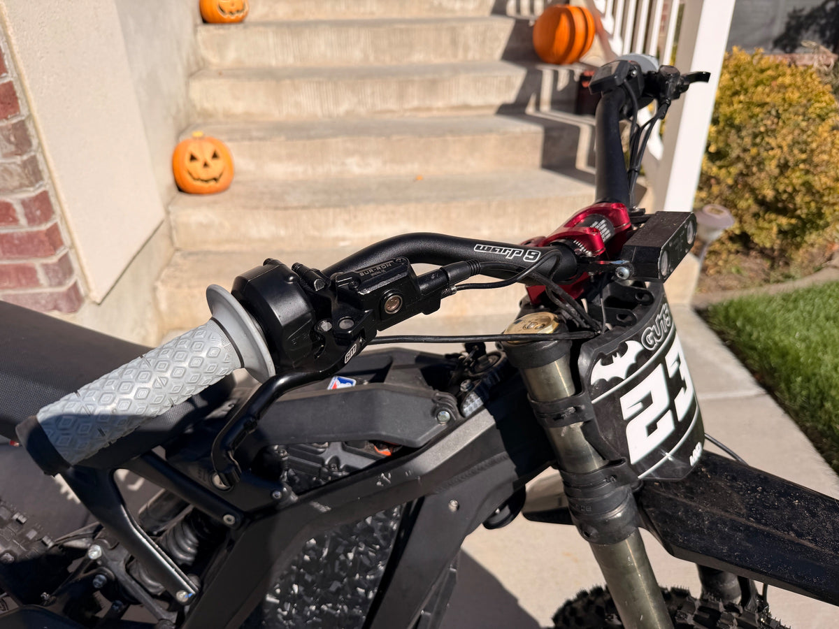 2022 Surron Light Bee with red rims and black hubs, photo 4 of 5