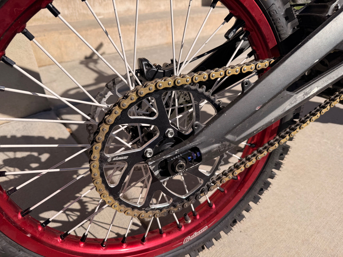 2022 Surron Light Bee with red rims and black hubs, photo 5 of 5