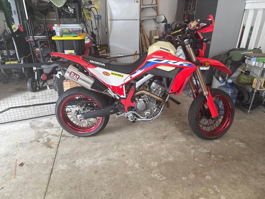 Honda CRF300L, Red rims · Red hubs